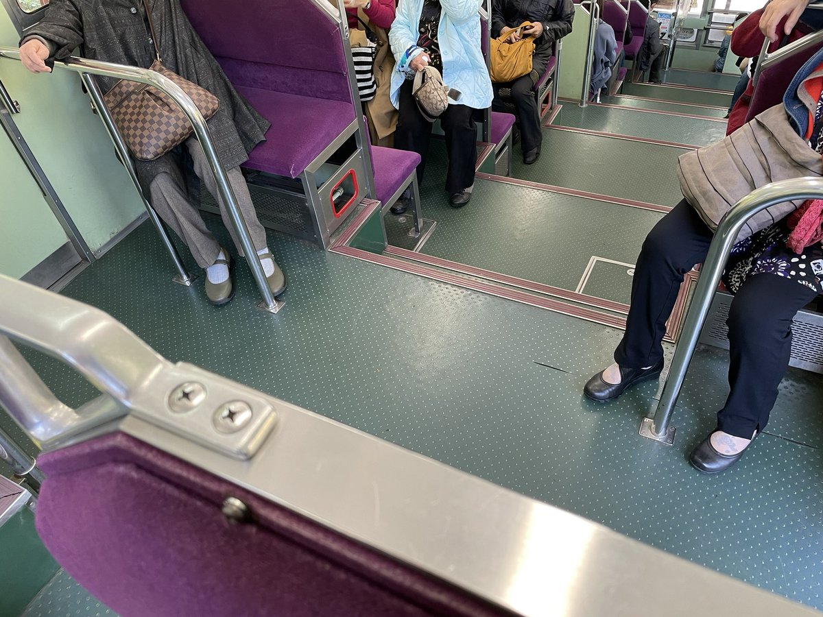 iedaV2's tweet photo. ケーブルカーで比叡山の上へ！！！🚠

遊園地のビックリハウスを思い出す車内の傾き🎪笑

だいぶ高いね！！！！ https://t.co/Qu7rH3zkmT