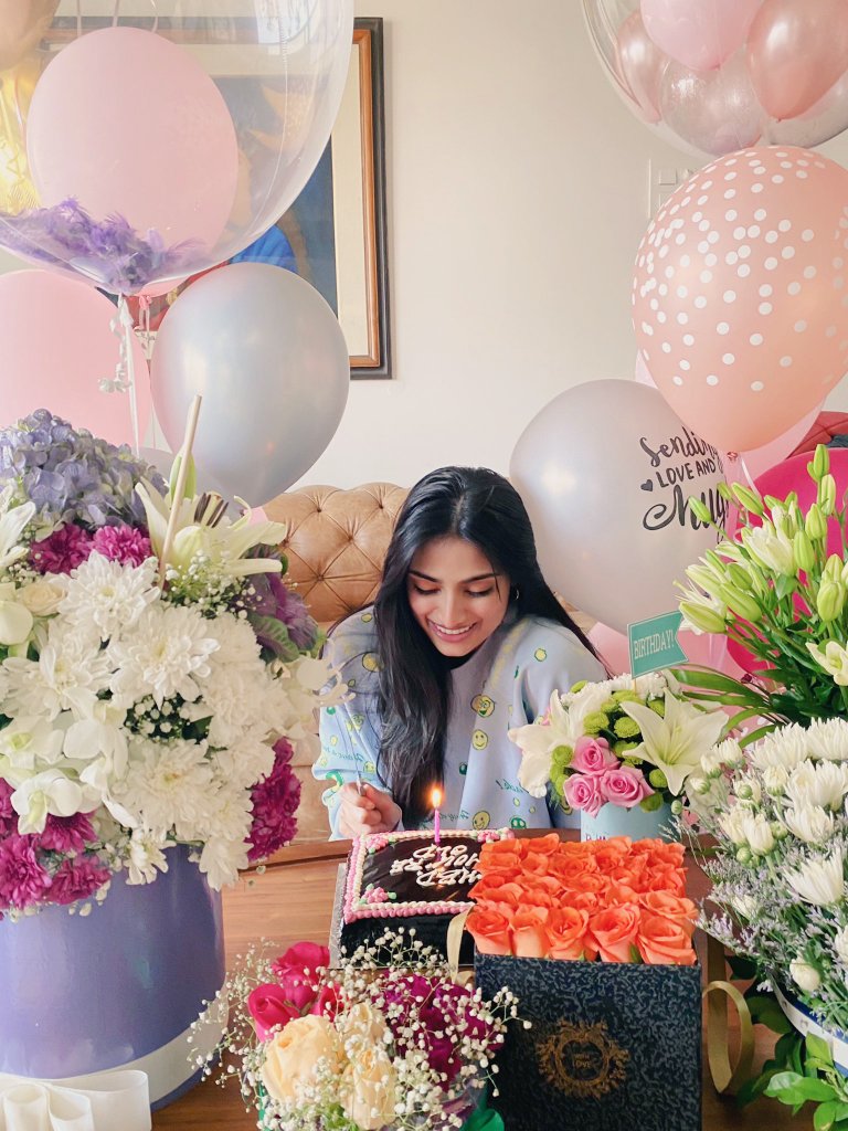 Happy birthday Athiya dii 💕💕
May God bless you with the best..keep shining 💕💕💕
Loads of love 💕💕💕🥰🥰😘😘😘💞💞💓💓💞
Just wanna sat stay safe and have a fab year 💓💓
<a href="/theathiyashetty/">Athiya Shetty</a> 💓