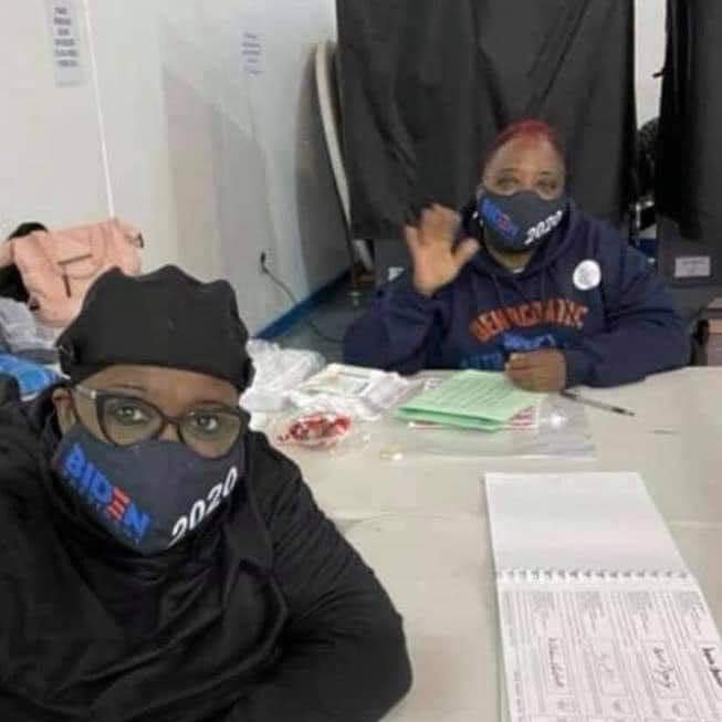 RealNewsApp's tweet photo. Imagine if pollsters were wearing MAGA hats as they counted the Ballots!
There would be RIOTS! https://t.co/CCCuqJUAJG