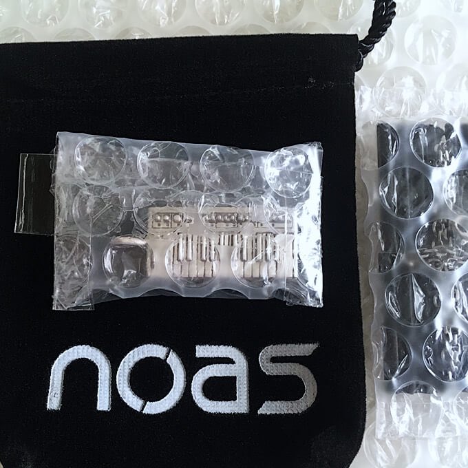 noas_silver's tweet photo. Bass Station pendant、アメリカへの発送手続き完了。
  
前回ドイツへ送った国際eパケットは、今はコロナの影響で使えず。。
  
問い合わせ番号があると送れないらしく（要は普通郵便扱いのみ）。
  
あとは無事届きますよう、祈るのみ🙏
#Bassstation #bassstation #synthesizer https://t.co/okVtyicVhm