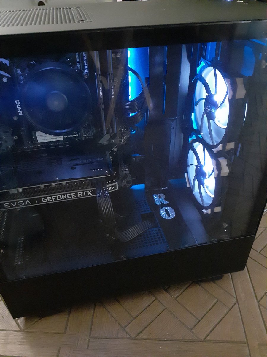 Southboss23's tweet photo. Just a update to @TruthAboutRo pc. No more red and a little bit of bling #b42 #vertzworld #executivegaming #TeamB42 #B42Empire https://t.co/wnipm5N1ai