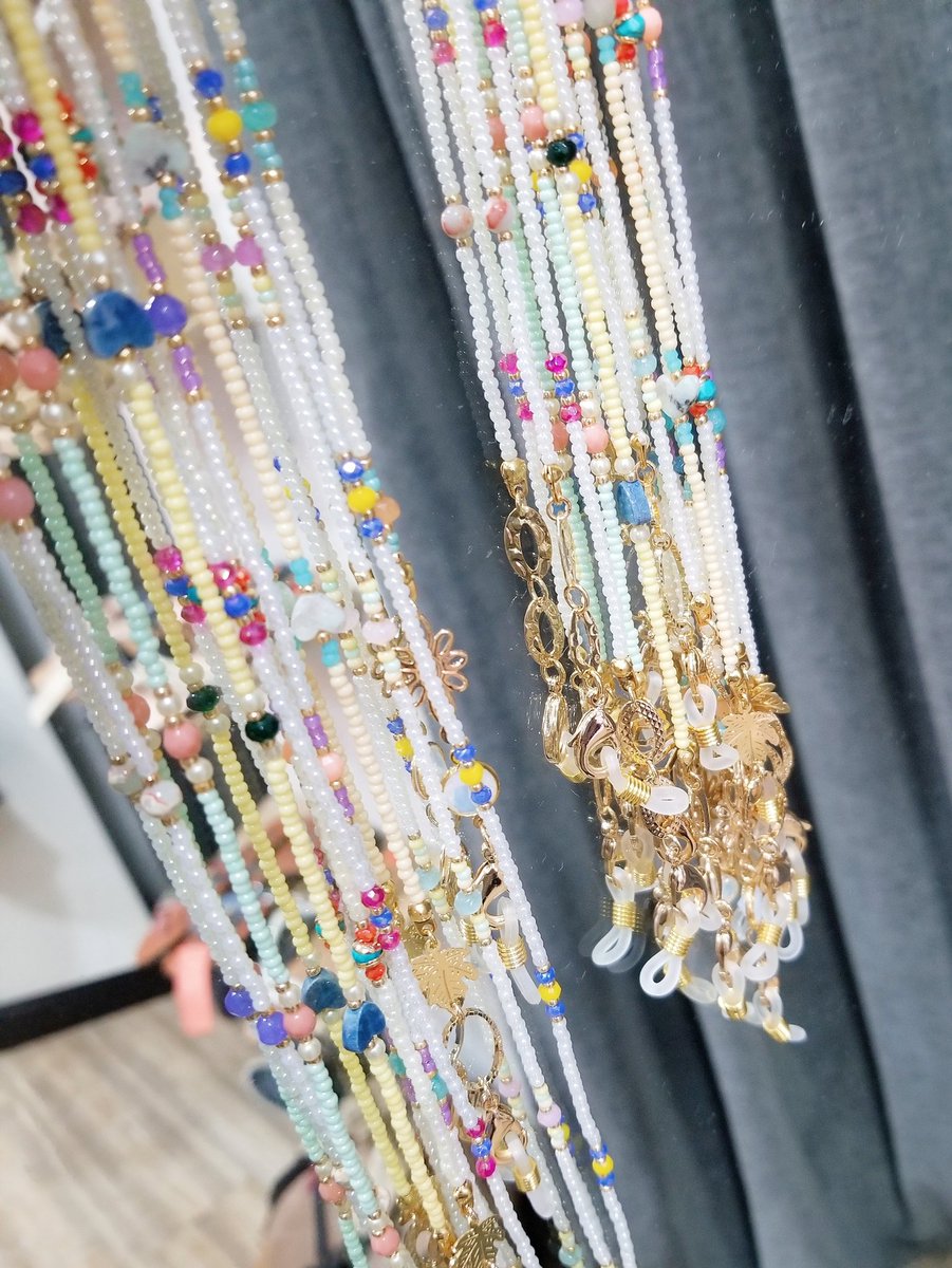 ChicBijoux's tweet photo. Este accesorio no solo es lindo, es muy útil 😷

Estas cadenitas nos ayudan a mantener limpia nuestra mascarilla, además sujetan tus lentes o gafas 😎

Disponibles en @vitrina593 o te la enviamos a domicilio 📩

#hanger #cadenaparamascarilla #sunnycord #sunnychain #loveChicBijoux https://t.co/sNtLIIp6vu
