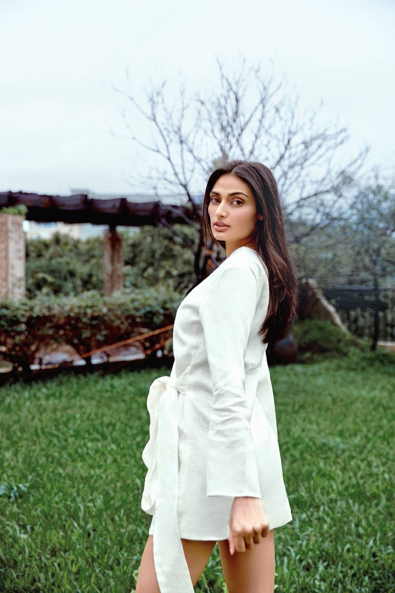 Happy birthday Athiya dii 😍😍
May God bless you with the best....keep shining 😍😍
Loads of love 😍😍
Just wanna sat stay safe and have a fab year 😍😍
<a href="/theathiyashetty/">Athiya Shetty</a> 😍