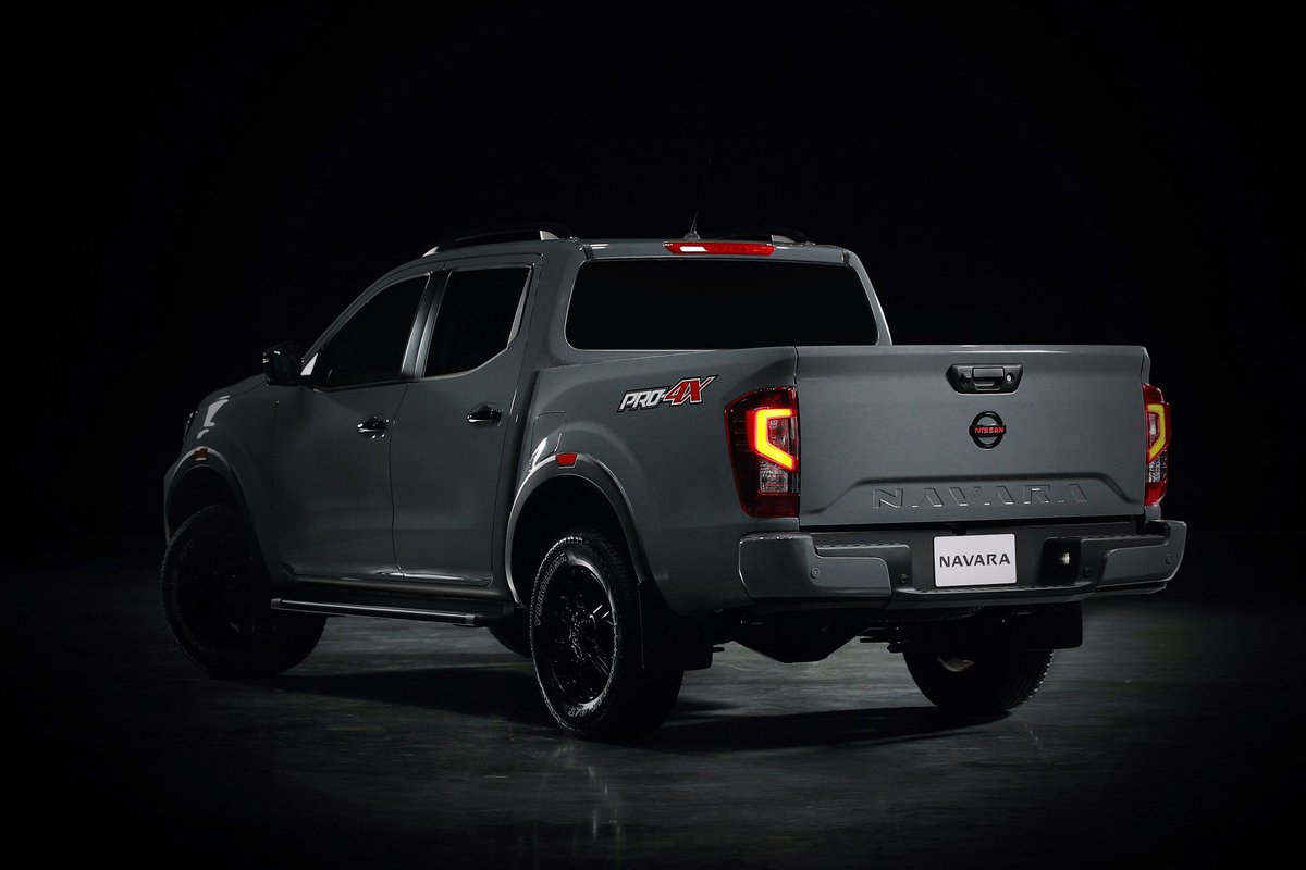 Motorscribe's tweet photo. Nissan adds even more truck to its new 2021 Navara with a higher bonnet and Titan-like grille. Plusher interior, more driver assistance safety systems for on and off-road and there’s a new adventure Pro-4X version. https://t.co/8PRmCsPMNZ