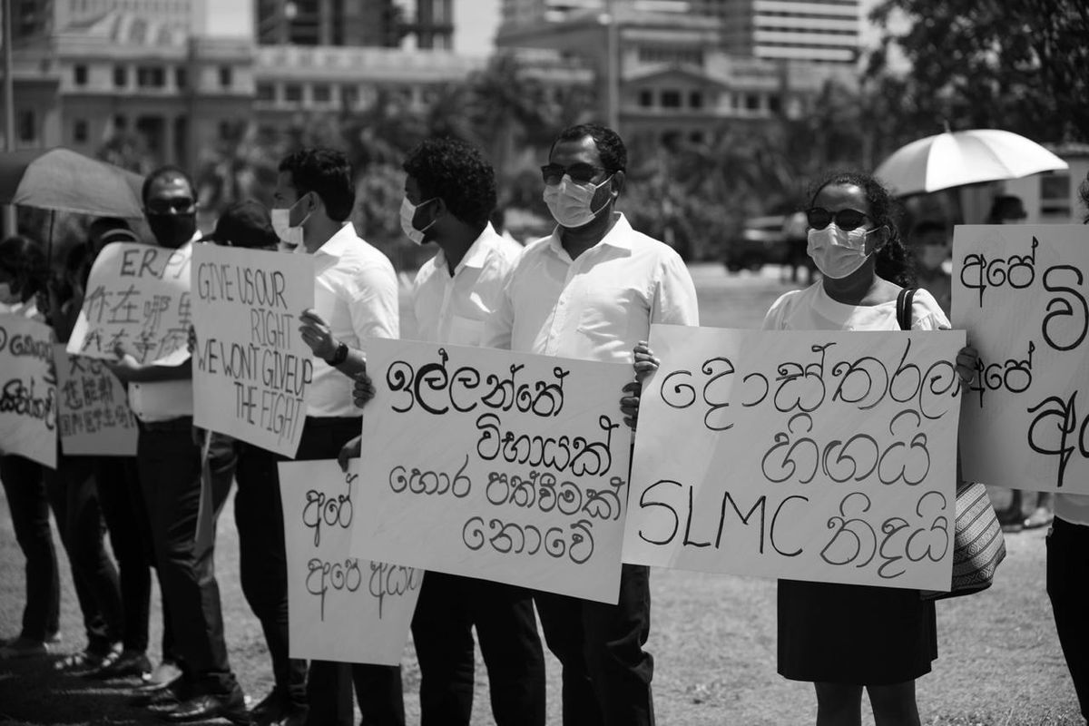 ForeignSri's tweet photo. 477 days of no ERPM. Multiple letters sent. Meetings with officials at SLMC, Health Min. and Presidential Sec.
A peaceful protest. Media attention. What more can we do? Is this punishment for the 'crime' of wanting to serve our Motherland as doctors?

#lka @GotabayaR @AzzamAmeen https://t.co/VqoTYFzcKH