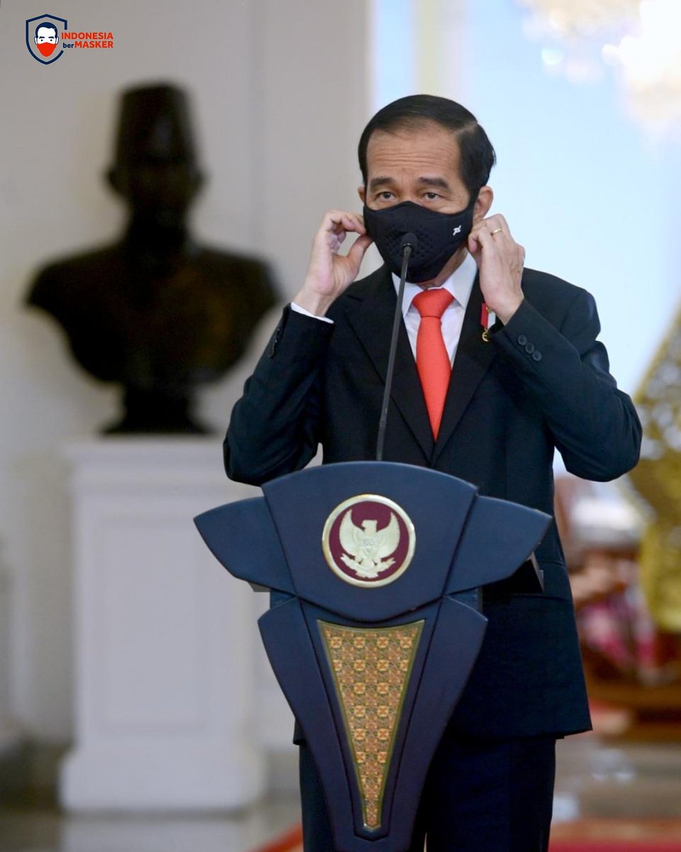 Pandemi dengan segala dampaknya memberi banyak pelajaran kepada kita. 

Salah satunya, membangkitkan rasa krisis di dunia farmasi untuk memacu riset, berinovasi, merevitalisasi industri bahan baku obat dalam negeri, hingga memperkuat struktur manufaktur industri farmasi nasional.