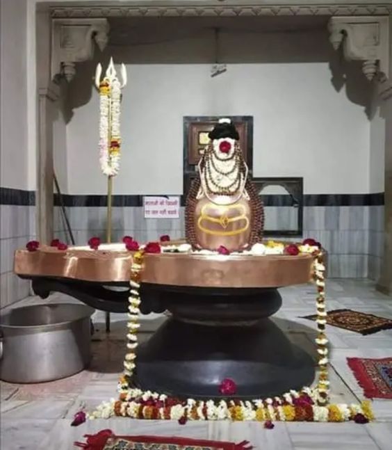 Photo Credit: Nalayni 121 from Pinterest ( https://t.co/ZQrDhgCsrv ) May Lord Shiva bless all of us 🤗. #namastegod #shiva #lordshiva #kedarnath #kashi #hindu #haraharamahadev #mahadev_har #jyotirlinga #linga #somanath #somnath #mallikarjuna #mahakaleshwar #omkareshwar https://t.co/zXC3YaKkMP
