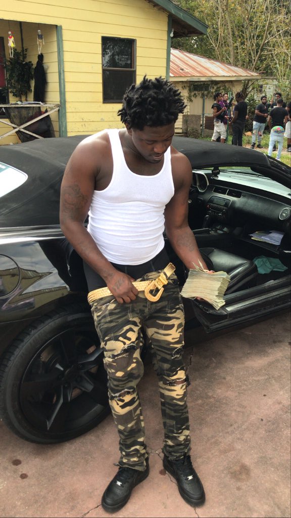 vbz_heme's tweet photo. Backatown babby❤️🤞🏾 #FreeOblck https://t.co/dcz7d3Rm3Z