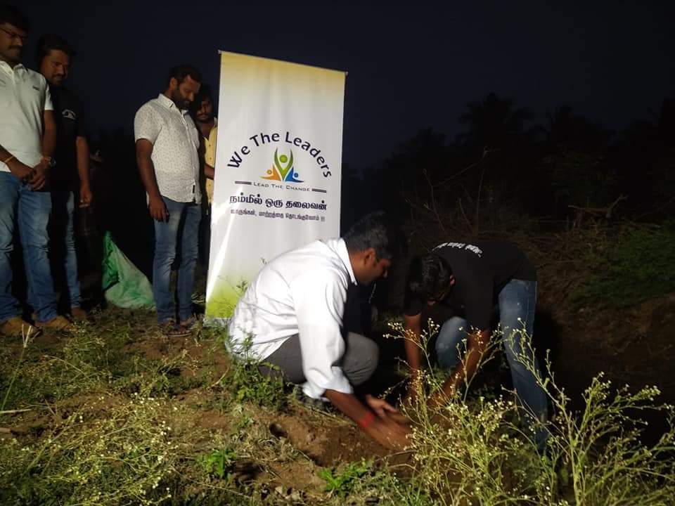 WTLFoundation's tweet photo. 'எதிர்காலம்' என்ற தலைப்பில் பனை விதை நடும் விழா  வேலாயுதம்பாளையம் கிராமத்தில் நடைபெற்றது. 10,000 பனை விதைகள் விதைத்துப்  பராமரிப்பது என்ற இலக்குடன் தொடங்கப்பட்ட இந்நிகழ்வினை நமது முதன்மை சேவகர் திரு. K. அண்ணாமலை அவர்கள் தொடங்கி வைத்தார். https://t.co/nP8C017yLa
