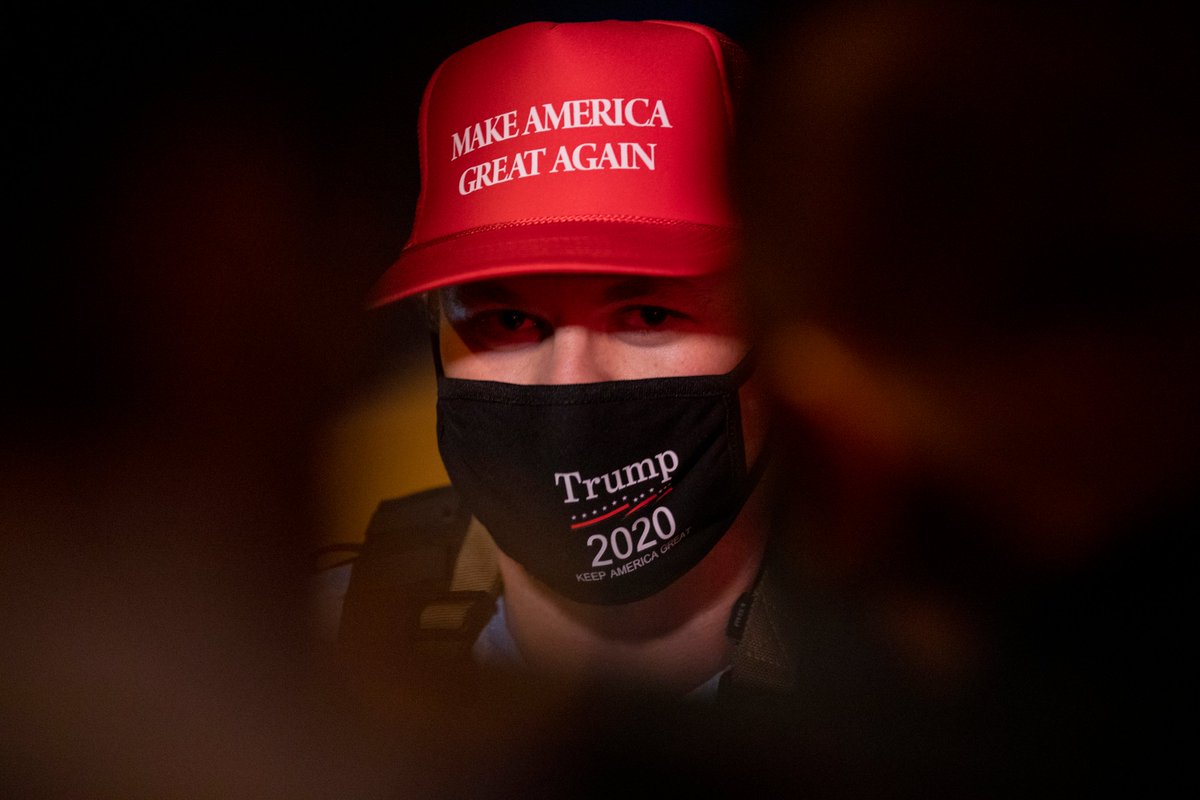 EliPagePhoto's tweet photo. Scenes from the Clark County Election Building in North Las Vegas as supporters of President Trump gather to protest #StoptheSteal while the opposing protest occurred to #CountEveryVote, which occurred Wednesday evening. #rjnow #Elections2020 https://t.co/k8xPFJL68v