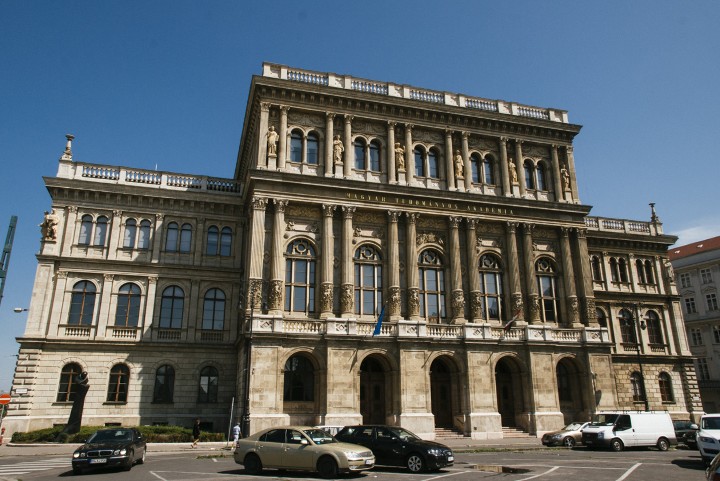 VineyardKapolna's tweet photo. #BeautifulBUD
Alajos Hauszmann was a brilliant architect in the Golden Age of #Budapest – century later this #architect of #BudaCastle is in the spotlight again
➡️ #Hungary #architectBUD #architecture #architectureBUD #historyBUD #buildingsBUD
https://t.co/6WnzzU4w7t https://t.co/0HesRQTMiU