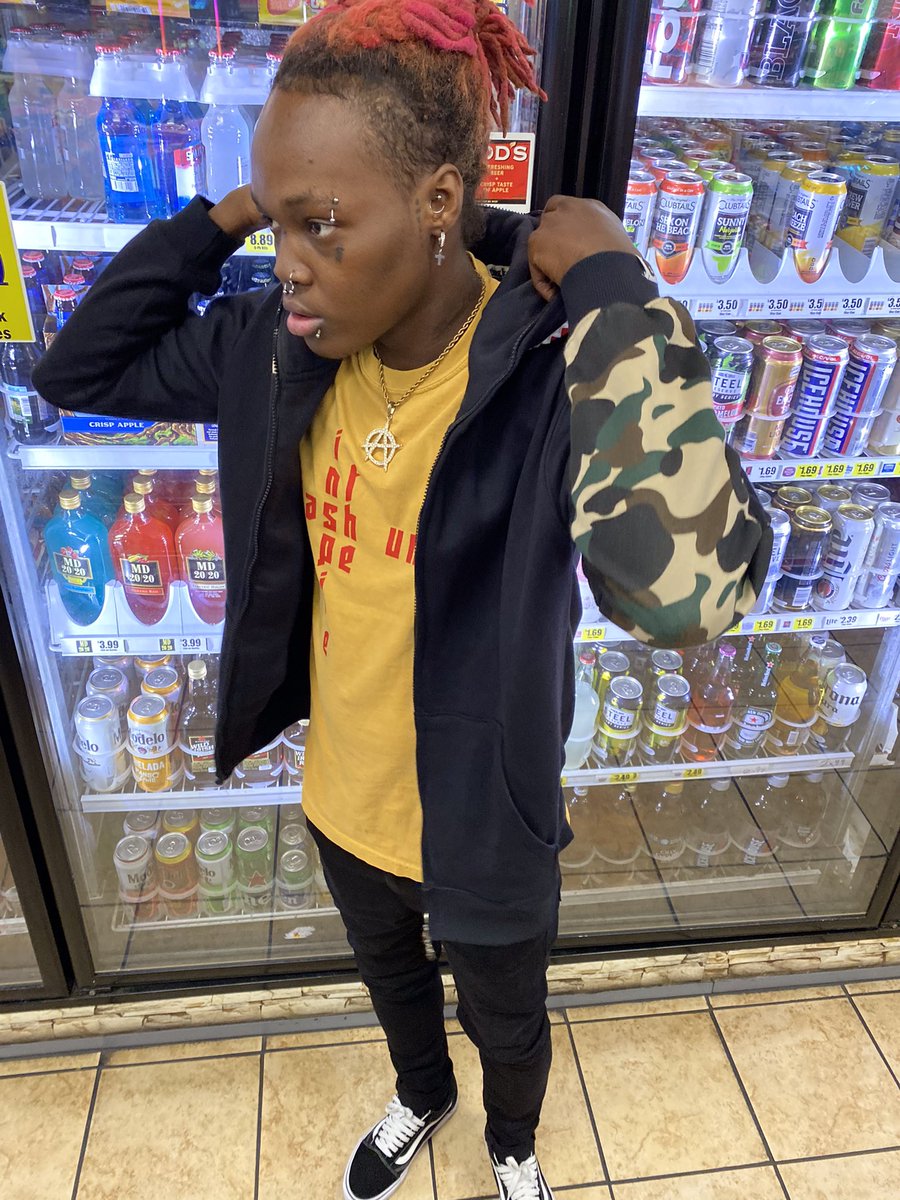 gFonzo_'s tweet photo. some pics i thought was fye i know y’all ain’t gone like em but it’s coo https://t.co/ZmA7phzjdc