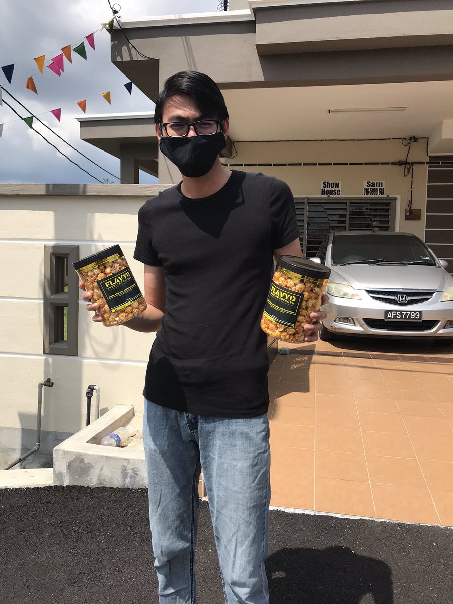 knz_mp_'s tweet photo. Abang bukan jual sabun jer, Flavyo Premium PopCorn pun jalan. Nak order kat shopee pun boleh, klik kat bio. Area Ipoh tekan link whatsapp kat bawah #Flavyo #BarangPanas @FlavyoHQ #BarangSedap #IsBarangBaik #CepatMakanCepatHabis https://t.co/Y951lfWxf0 https://t.co/CoZH8PC0Zv