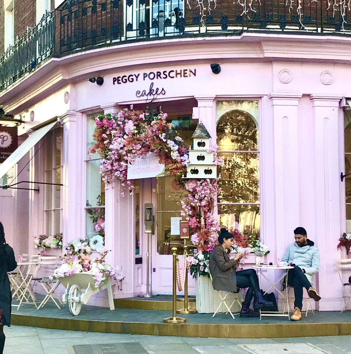 EvaPascoe's tweet photo. Yesterday I did all my #Xmas gifts shopping and had a mother of all cakes at Peggy Porshen  😍#MissionAccomplishd #lockdownReady #ShoppersGonaShop #BringItOn #Belgravia ⁦@nrbyclothing⁩ @summerhillandBishop were great and they also have online shops so check them out! https://t.co/9L4pXb1l1e
