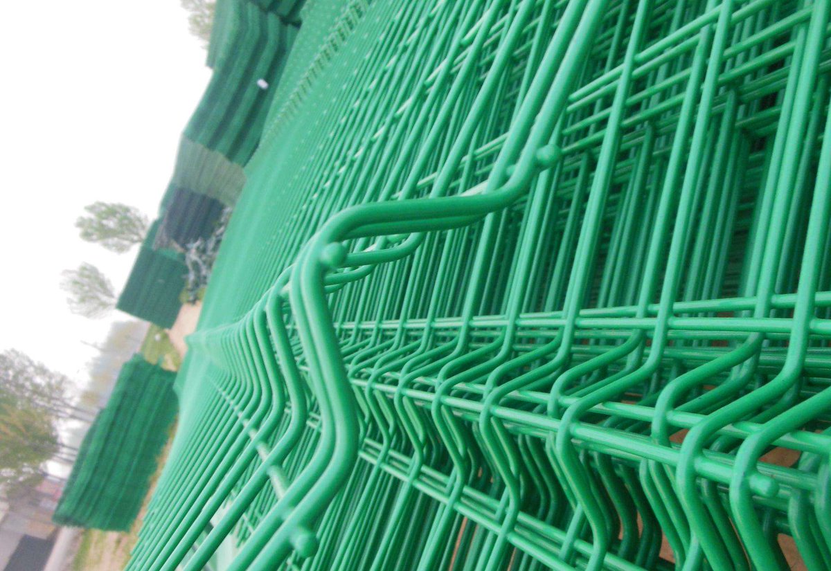 wendy8fence's tweet image. Welded Wire Fence
Wire diameters: 4.0mm 4.5mm 5.0mm 5.5mm 6.0mm

Curve count: 2, 3, 4, 5
 
Surface treatment: hot dipped galvanized, galvanized then spray, galvanized then pvc coated.
 
Color: RAL  #3dFence xinhaimetalfence.com/3d-fence-panel…