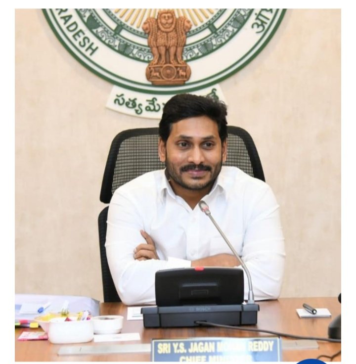 TrueGovernance1's tweet photo. ముఖ్యమంత్రి వైయస్‌ జగన్‌మోహన్‌రెడ్డి అధ్యక్షతన మంత్రివర్గ సమావేశం ప్రారంభమైంది. 
వాటిలో ప్రధానంగా చిరు వ్యాపారులకిచ్చే జగనన్న చేదోడు పథకానికి కేబినెట్‌ ఆమోదం తెలపనుంది. 
అంతేకాకుండా ఉచిత నాణ్యమైన బియ్యం డోర్‌ డెలివరీపై కేబినెట్‌ సబ్‌ కమిటీ నివేదికపై చర్చించనున్నారు. https://t.co/VlXvxxAvU0