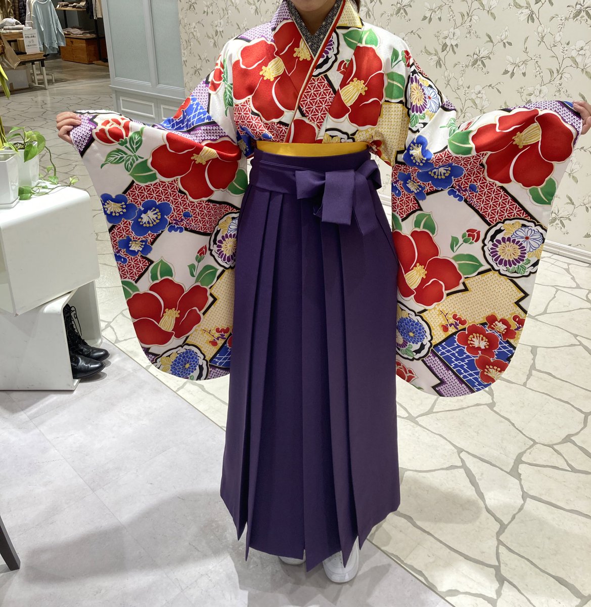 卒業式の袴選び🌸🎓
沢山可愛いのがあって迷う…🥺

#アンジュ　#袴　#卒業式