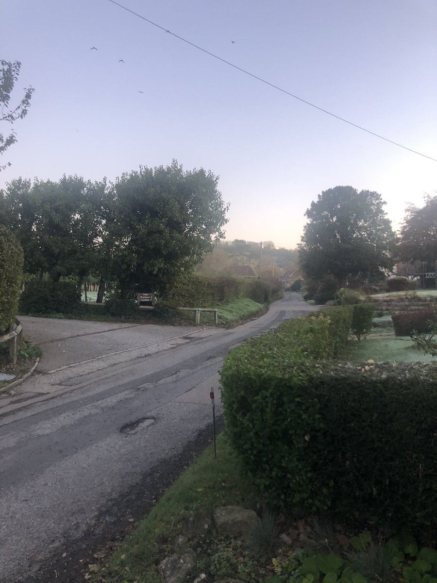 Melie20's tweet photo. Brrr it’s a cold one, but the sun is shining 😊 love a cold crisp morning whilst waiting for the car to de-ice https://t.co/Y6bapGsf6g