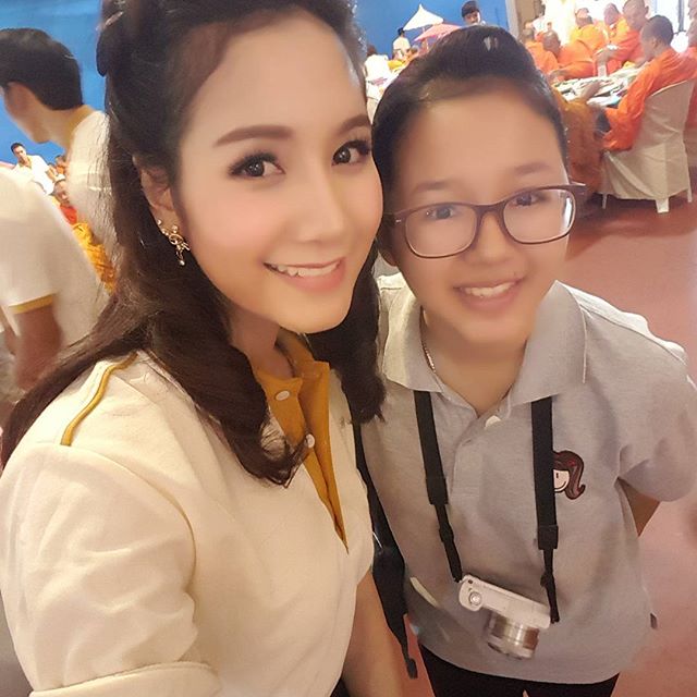 dr2g3J4ioNruF3n's tweet photo. #พระมเหสีปทุมมา น่ารักมากๆๆ ดีใจที่ได้เจอพี่นะค่ะ พี่สวยจุง 😁 #สี่ยอดกุมาร #วันเกิดคุณลุงหรั่ง 27/09/59 #ลงรูปรัวๆ📷 https://t.co/c4LPKP8zSL