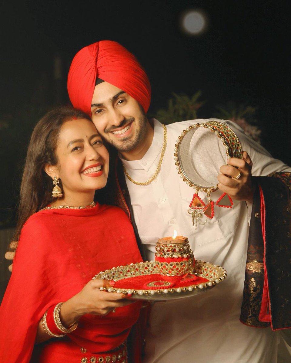 NehaKakkarTeam's tweet photo. Nehu’s 1st #KarvaChauth ❤️🤗
.
@iAmNehaKakkar @rohanpreetrs2 

#NehaKakkar #RohanPreetSingh
#NehuPreet https://t.co/JRDTsRr475