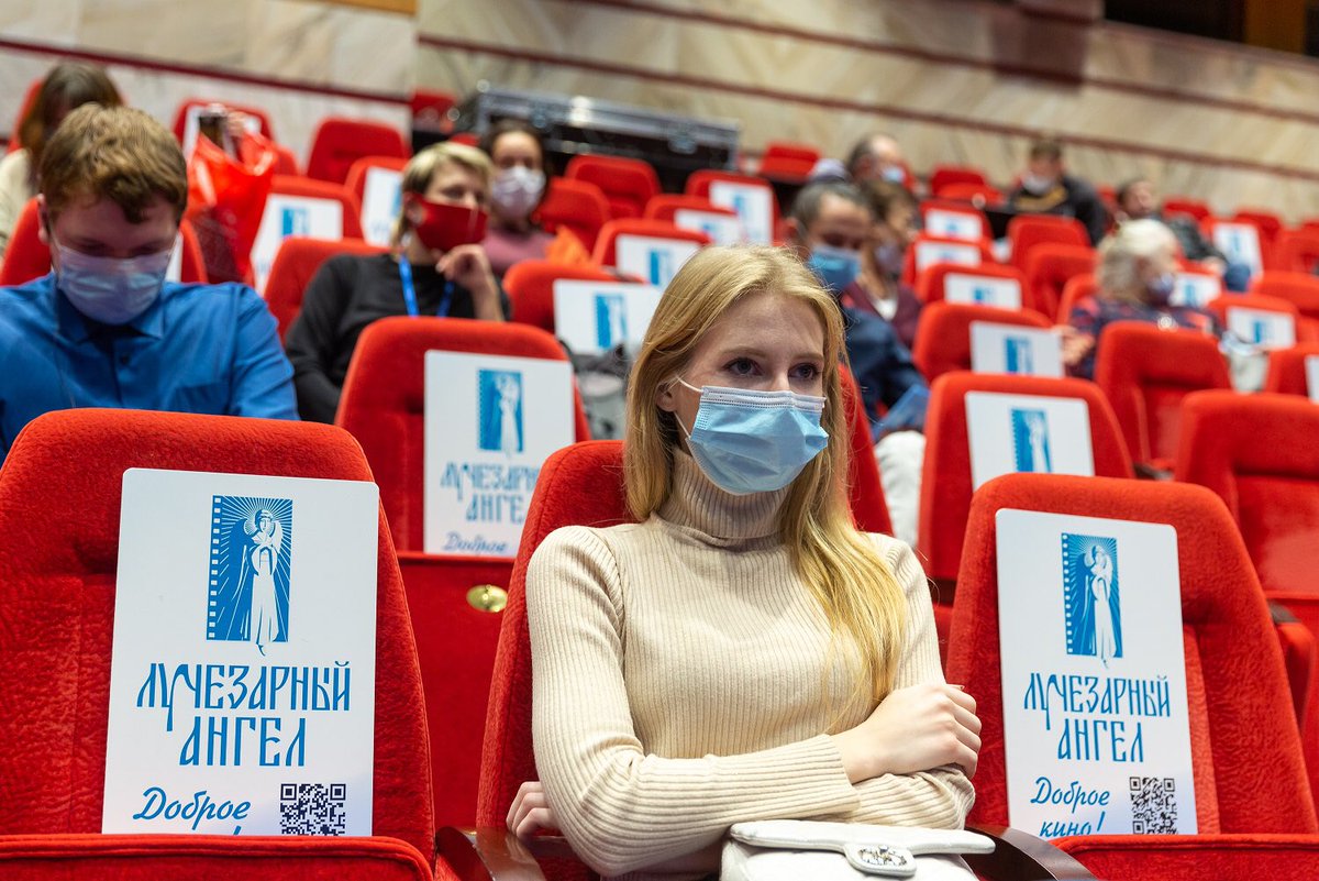 Специальный внеконкурсный показ к 75-летию Победы «Только правда о войне» прошёл в кинотеатре #Поклонка в рамках XVII Международного благотворительного кинофестиваля #ЛучезарныйАнгел. Зрители увидели два док. фильма - «Солдаты из песни» и «Солдаты спорта»
is.gd/XZocyo