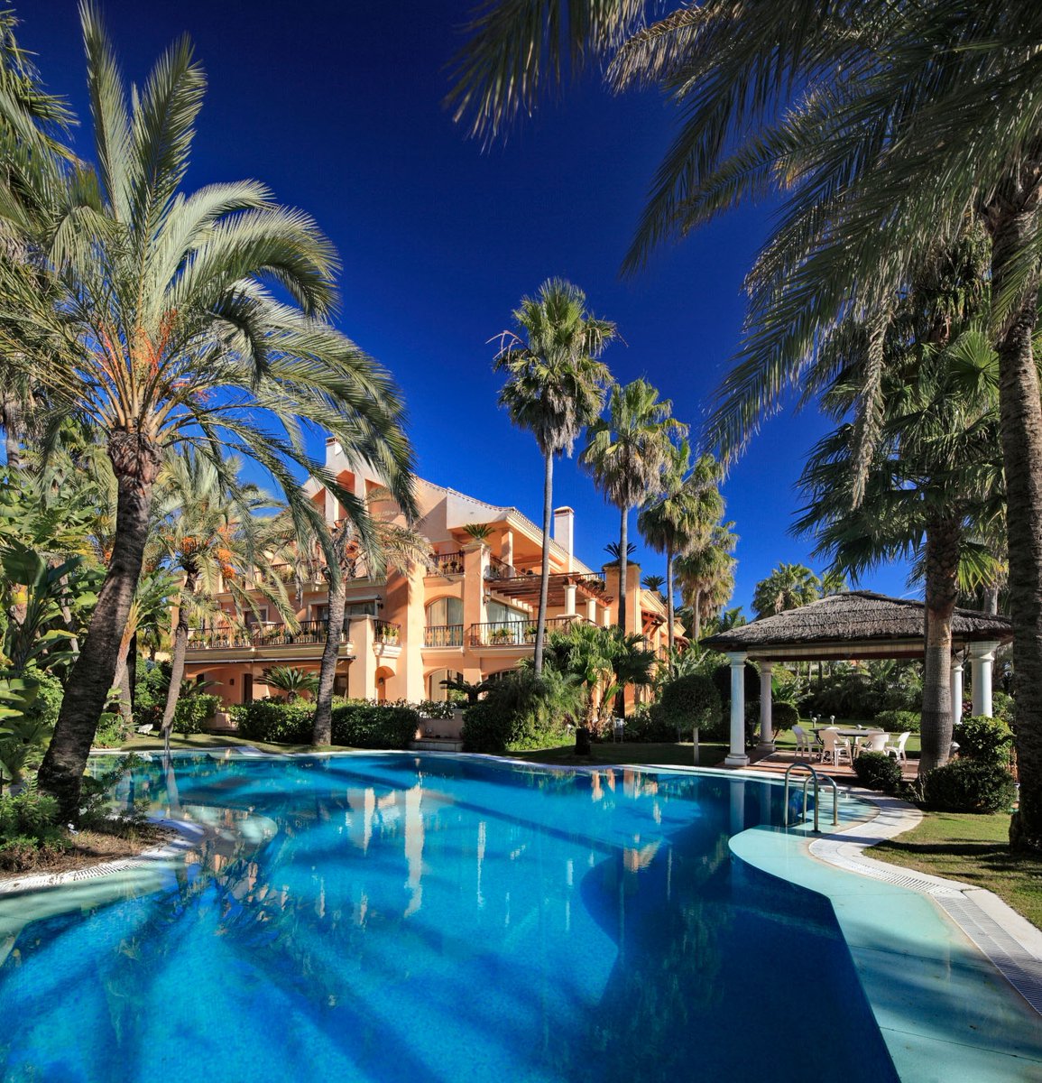 MarbellaPlatin1's tweet photo. #Frontlinebeach #apartment walking distance to #Puertobanus and a short drive to #Marbella.
Don't miss this #luxury #property located in a quiet #secured #beachfront complex close to all amenities.
DM for more info or visit our site (Ref. MPL-182)
#realestate #marbellaplatinum https://t.co/OoqUQHKmIf
