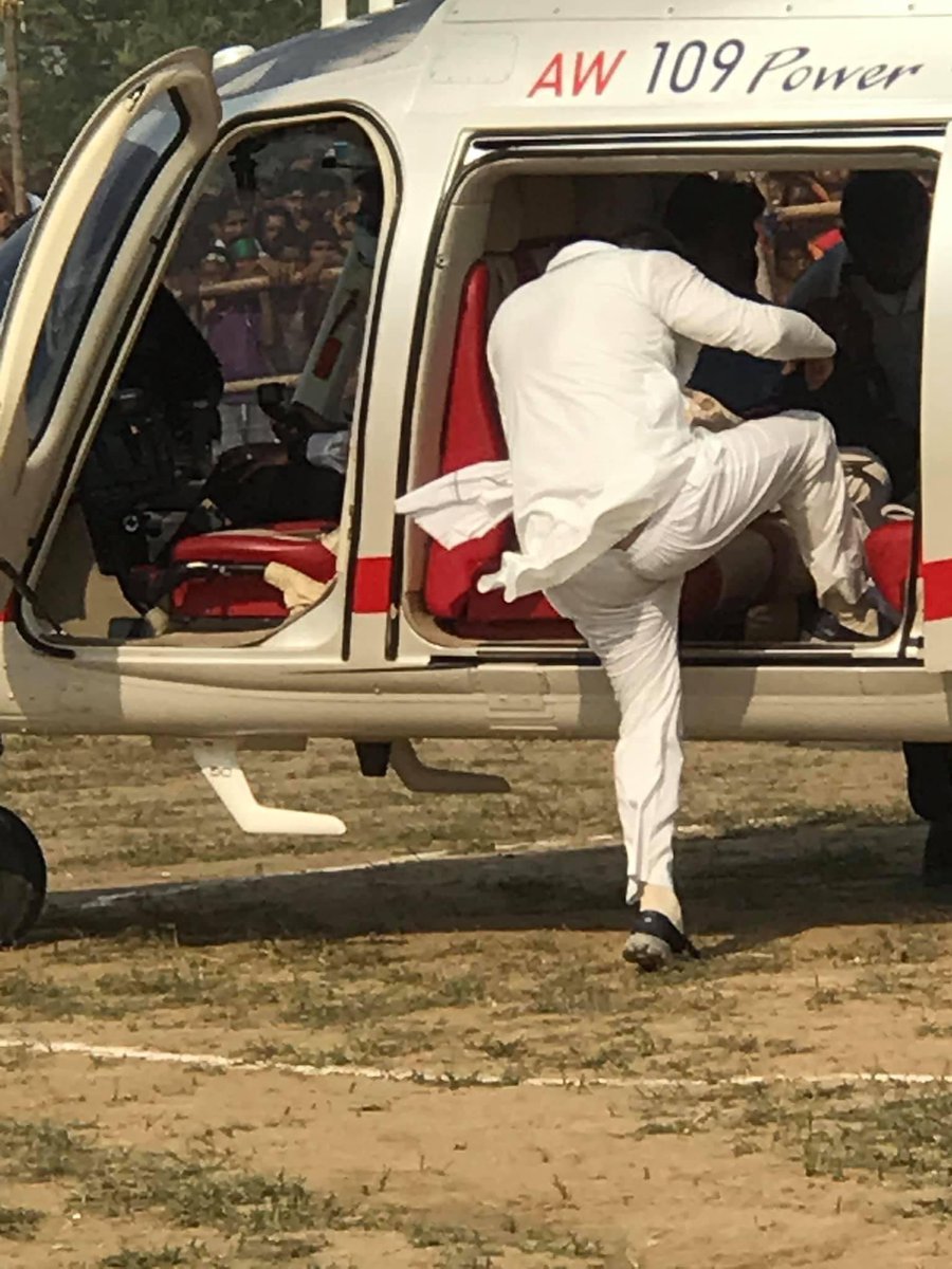 sanjuydv's tweet photo. नवयुग में नव क्रांति की जलती मशाल है ये 
दिल का है दिलवाला और हिम्मत विशाल है ये 
है गरीब का सम्बल मजबूरों की ढाल है ये 
भाई सखा बेटा सबका रखता ख़्याल है ये 

विजयी होगा बिहार और जन-जन की होगी विजय 
एक स्वर में अब हर घर घर से ललकार उठी यह है, 

इस बार तेजस्वी तय है https://t.co/IKh53VNbtD