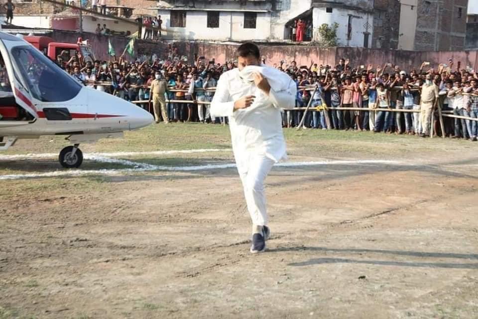 sanjuydv's tweet photo. नवयुग में नव क्रांति की जलती मशाल है ये 
दिल का है दिलवाला और हिम्मत विशाल है ये 
है गरीब का सम्बल मजबूरों की ढाल है ये 
भाई सखा बेटा सबका रखता ख़्याल है ये 

विजयी होगा बिहार और जन-जन की होगी विजय 
एक स्वर में अब हर घर घर से ललकार उठी यह है, 

इस बार तेजस्वी तय है https://t.co/IKh53VNbtD