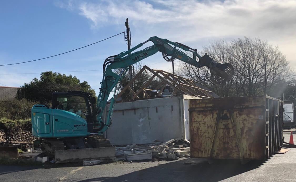 Great to see <a href="/DemolitionSWLtd/">DSW - Demolition and Environmental</a> and their Kobelco SK85MSR-7 with a two piece boom.

Find out more here: molsongroup.co.uk/compact/produc…

#demolition #kobelco #molsoncompact #molsongroup #groundworks #construction #excavator #recycle