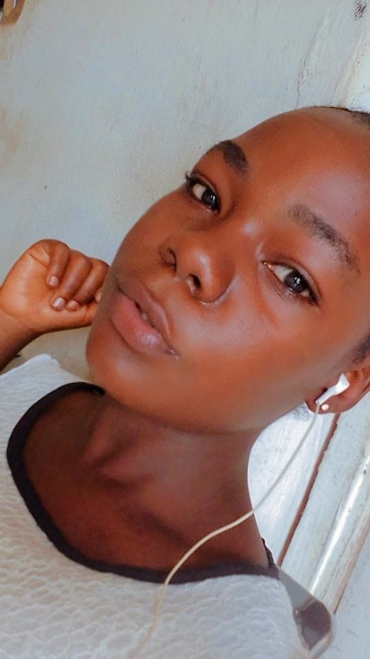 Chisomstella5's tweet photo. God please help yah gal 
Let all d dreams be actualized 
Before she dies 🙏 https://t.co/bBCozd9bU7