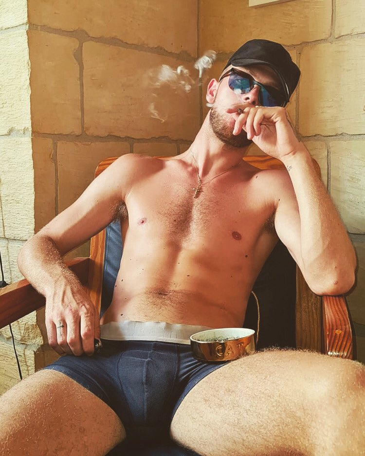 Smoking chilling with my Scally legs open who’s going to suck my dick and grab this bulge!???
#scally