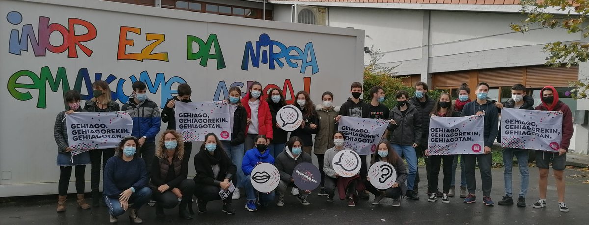 TEuskaraldia's tweet photo. Txorierri Institutuko ikasle eta irakasleak #ahobizi edo #belarriprest izango dira. Eta zu? Eman izena https://t.co/MO9GpX9yCb #euskaraldia @euskaraldia https://t.co/0L47zNjpdy