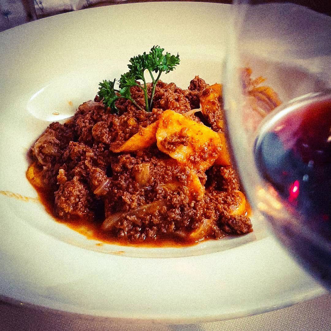 parma_food's tweet photo. repost @ kimikami165
La vecchia di cavallo, piatto tipico della tradizione #vecia 
#foodporn #vecchiadicavallo #parma #italianfood #foodlover #italy #parmafood #clickandeat #parmafoodlovers #foodexperience https://t.co/GNEVB61Rw5