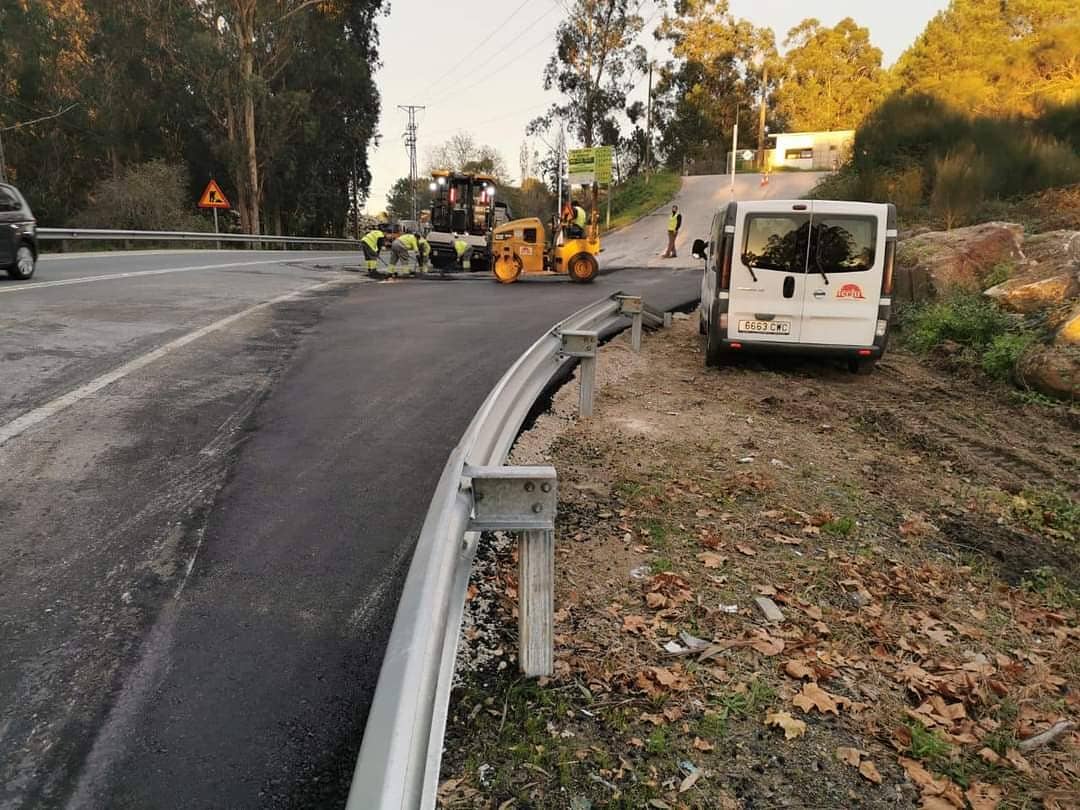 alcaldegondomar's tweet photo. O punto limpo ( Vincios) conta xa cun mellor acceso para facilitar o acceso dos vehículos, así como das persoas que se acheguen a prestar o servizo. áo recinto #Gondomar #traballando . https://t.co/9rWCyMebgB