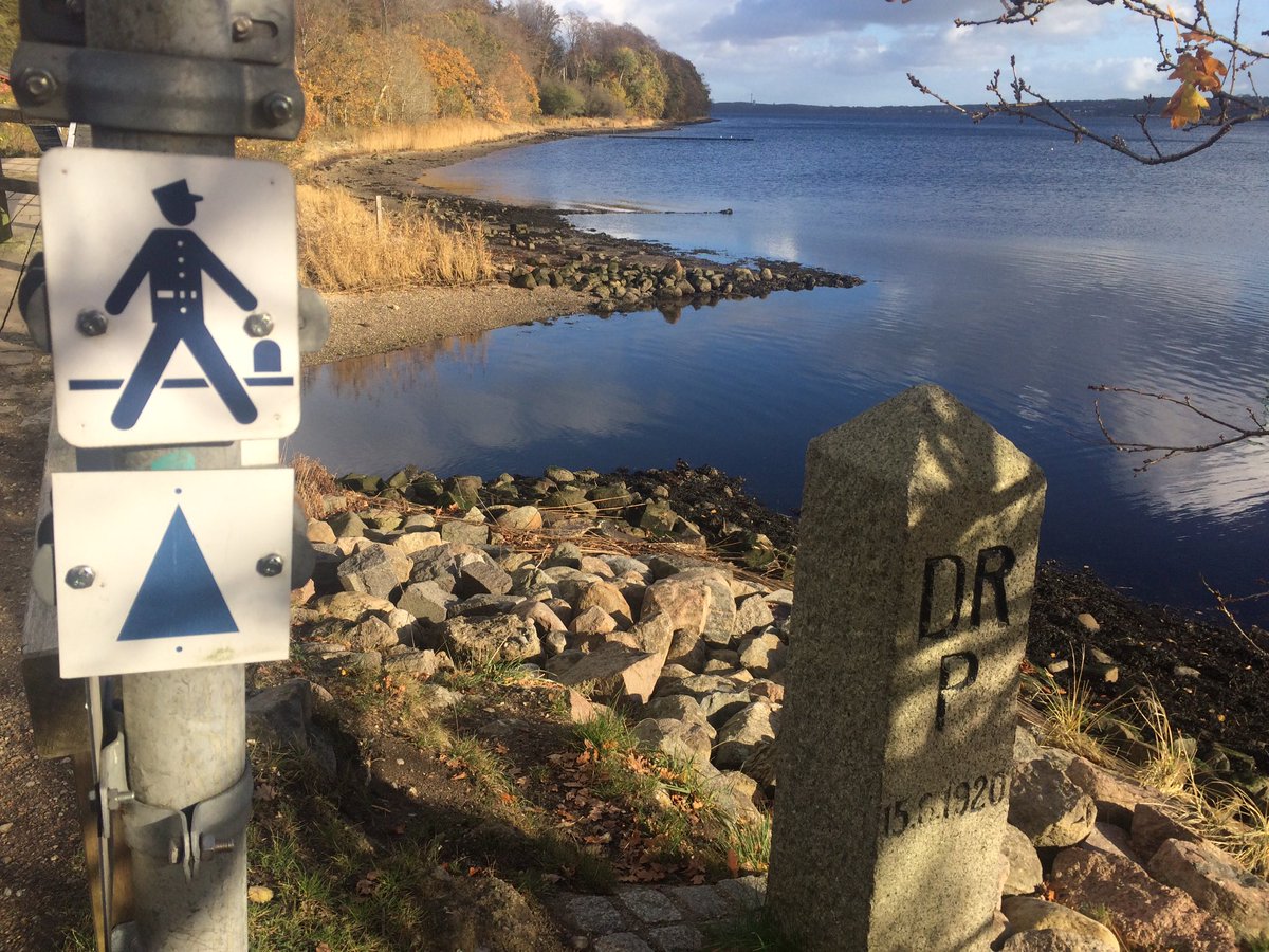 jolly_carlo's tweet photo. Mal ein Lob an #Dänemark: Der Lieblingsgrenzübergang der #Fußgänger und #Radfahrer war gestern Nachmittag für eine Lauf-oder Radrunde noch nicht abgesperrt. #Schusterkate #Skomagerhus #Grenze #Flensburg #Harrislee https://t.co/j4zsfCc4jo