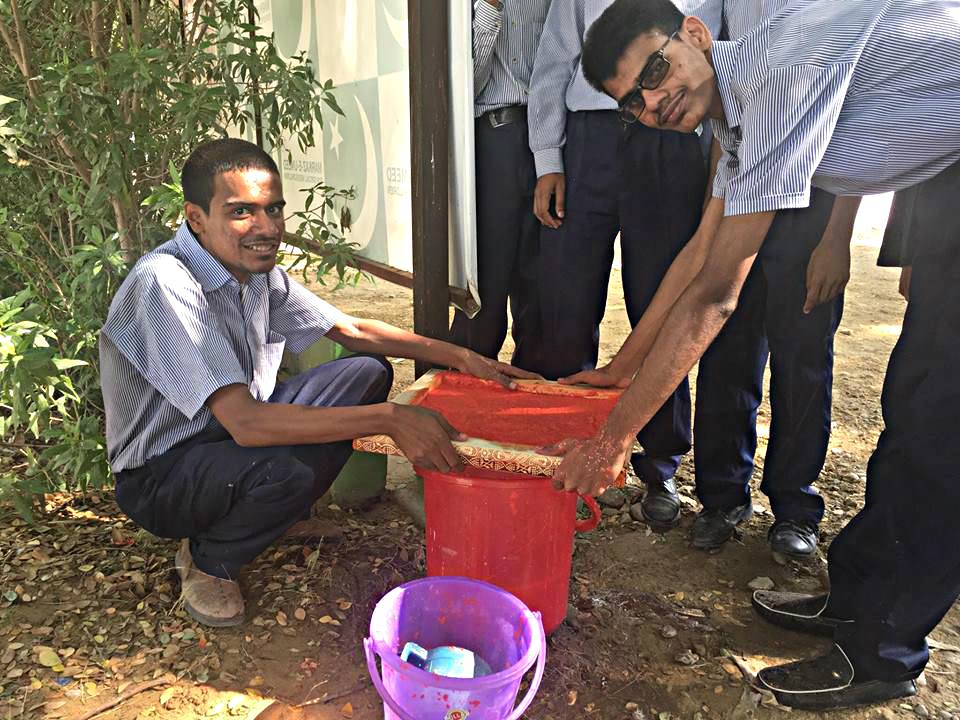 MarkazeUmeed's tweet photo. Papermaking activity with students at #markazeumeed #learningisfun #activities #SpecialEducation #SDGs #EnvironmentalJustice  #recycle #savetheearth https://t.co/rBCBgoqm3Q