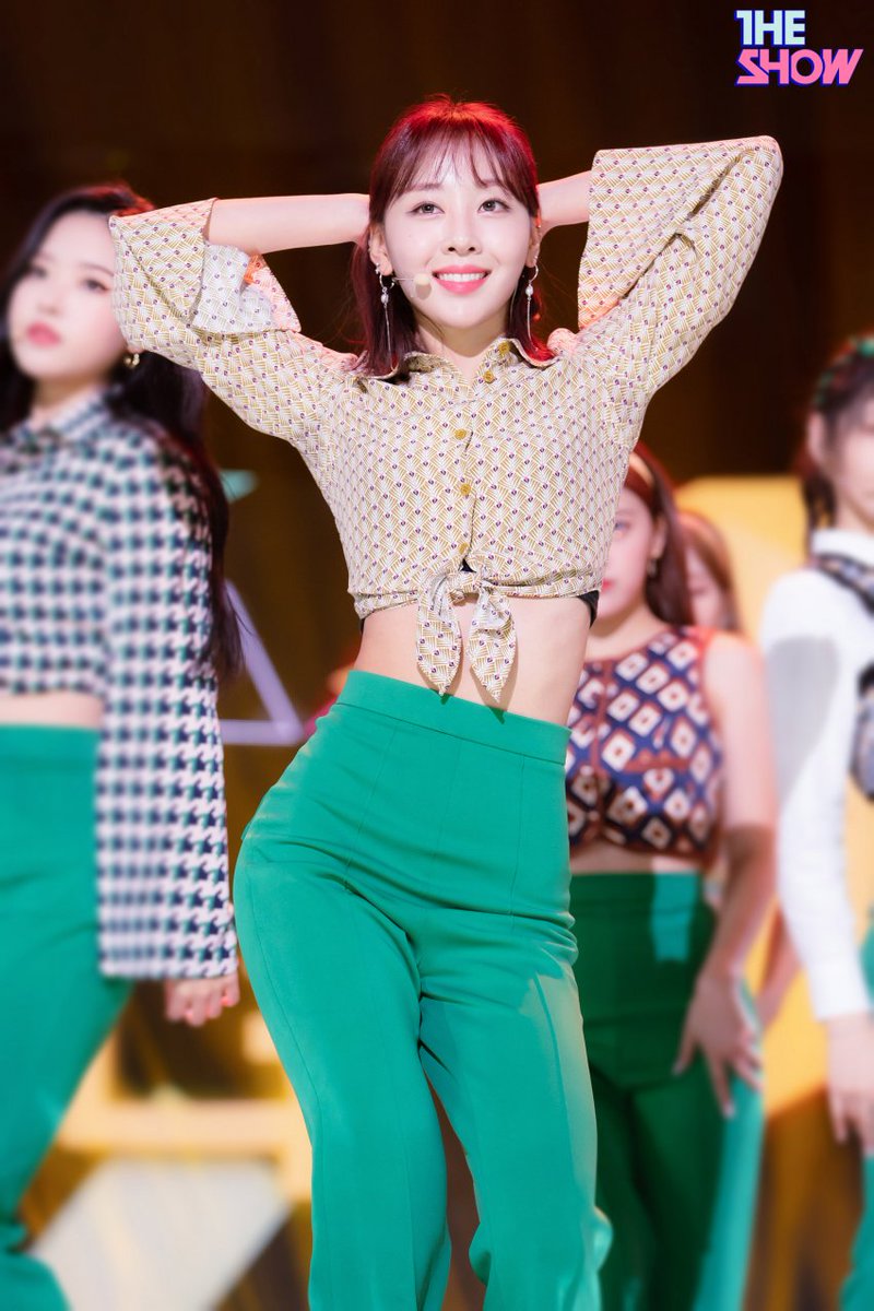 orrery_nim's tweet photo. Photos from SBS The Show
@loonatheworld #LOONA

More photos in link
https://t.co/jMY8FqeoPR https://t.co/tqlysSrQBO