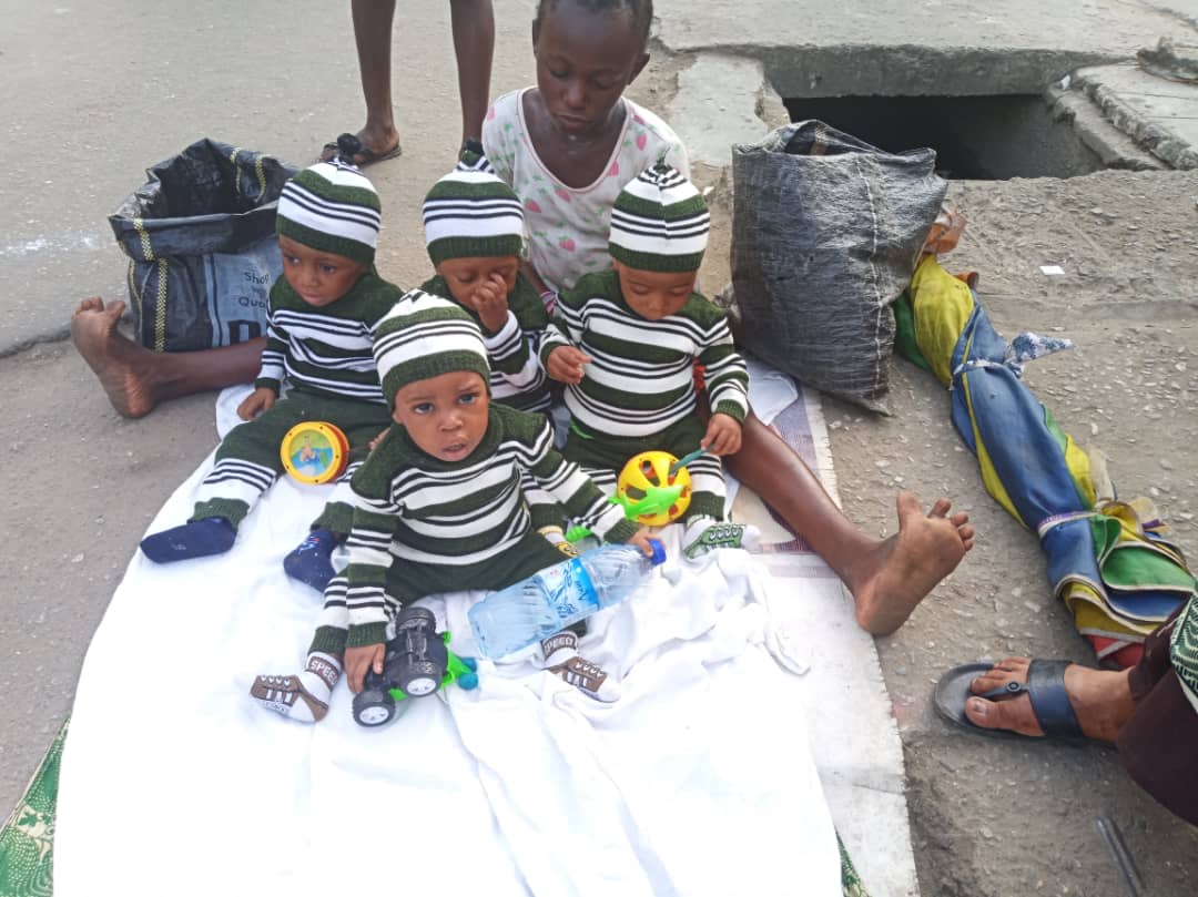 iamthelawrenzi's tweet photo. I know times are hard  but this needs a RT. The Father of these kids is a Wheelbarrow pusher and the mother currently does not have what she does. I have asked them to come by my office tomorrow, please if you can't help financially,  just RT their helper is on their TL https://t.co/U7sBxkg5pD