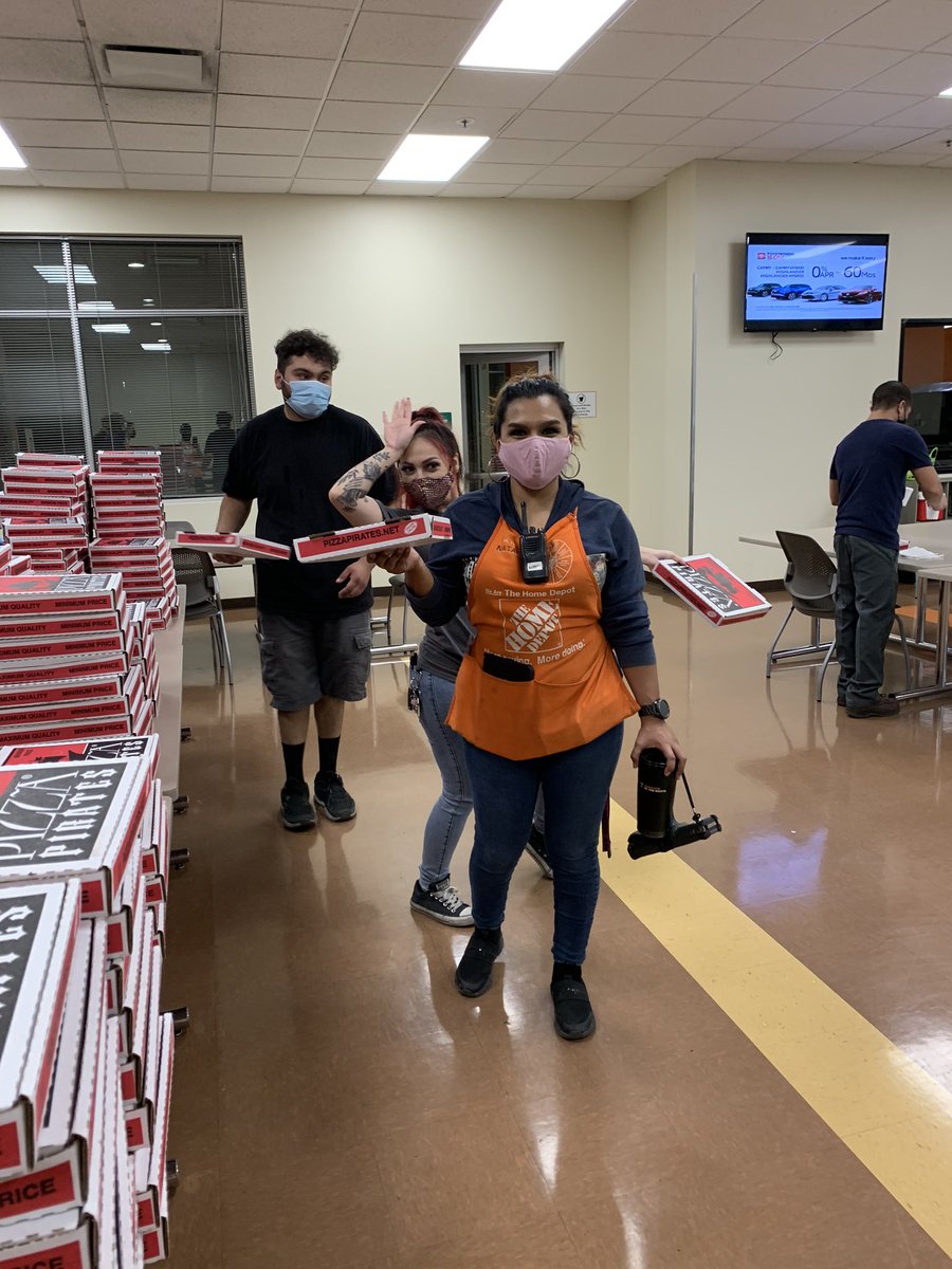 5752APM's tweet photo. Key 2 celebrating 30 days safe with some pizza. #SafetyTastesGood #SafetyFirst #BeASafetyHero5642 https://t.co/dn1h7XEyLh
