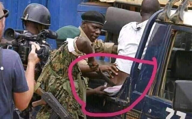 binnieward256's tweet photo. #EndPoliceBrutalityInUganda @PoliceUg https://t.co/rpFqJRXbIH