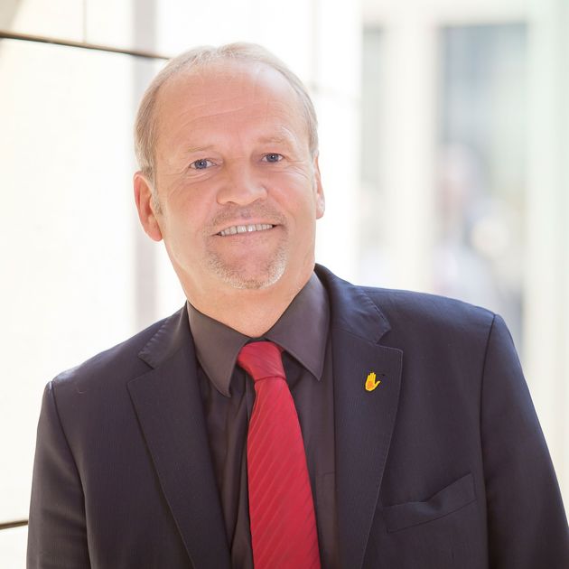 Ausbildungsplätze müssen gefördert werden – Sicherheit für Azubis und Betriebe gewährleisten!

Die Duisburger SPD-Arbeitnehmer fordern, Ausbildungsplätze zu fördern. spd-duisburg.de/ausbildungspla…