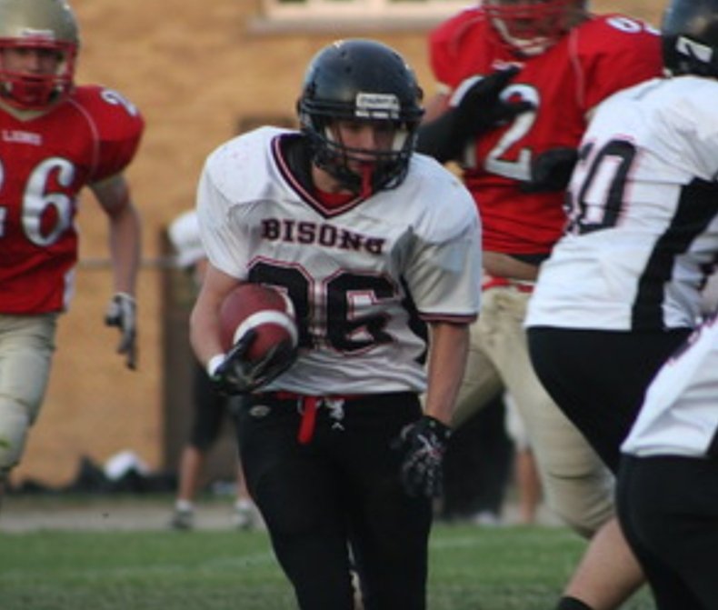 BisonsFootball's tweet photo. #throwbackthursday 🔙 to the 2012 JV team again for @JSoch34 gashin the Cambridge Lions D! Before he was an X-man, he was a Bison!! #bisonsfootball #bisonsforever #brantfordfootball #feartheherd #rememberourpast #cantcatchme #toofast #toofastforyou #lightningspeed ⚡⚡⚡ https://t.co/DX6R23jb9S