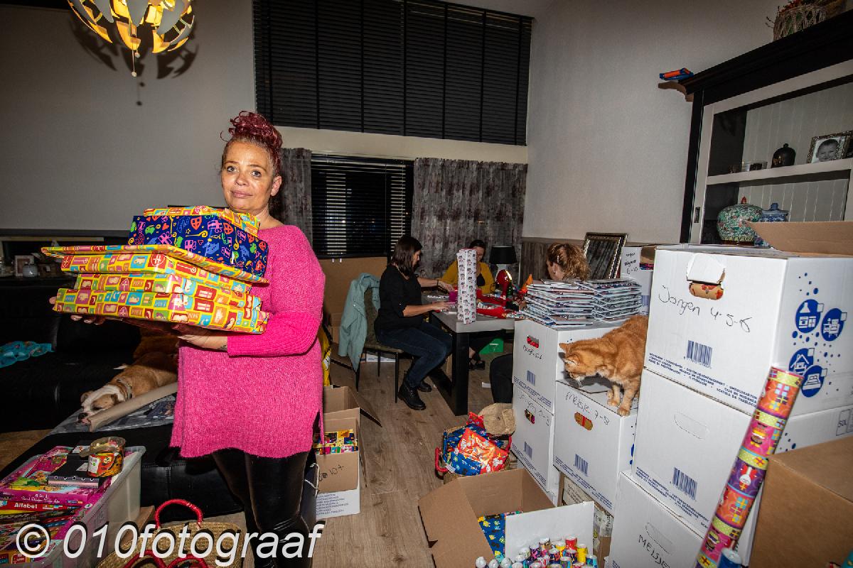 Rotterdamse Jolanda speelt voor Sinterklaas

Het artikel staat online →
010fotograaf.nl/3517/rotterdam…
