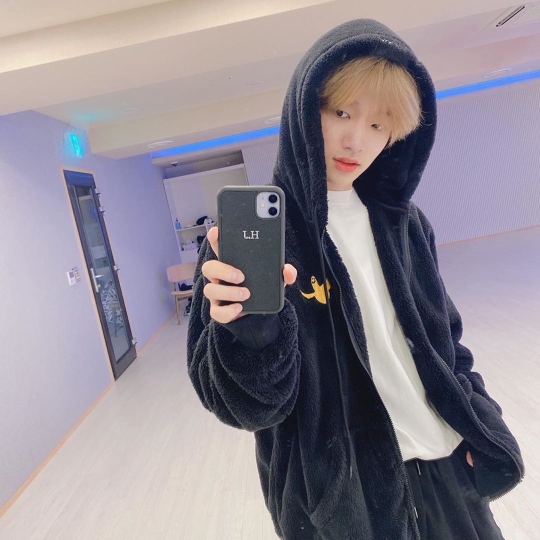 mcndtoday's tweet photo. [IG TRAD]

 [#Huijun] El clima se está poniendo más frío 🥶🥶 Por favor, use ropa abrigada 💛, nuestra 💎 (Gem).

@McndOfficial_  #Instagram #MCND https://t.co/zzSdFYoTTG