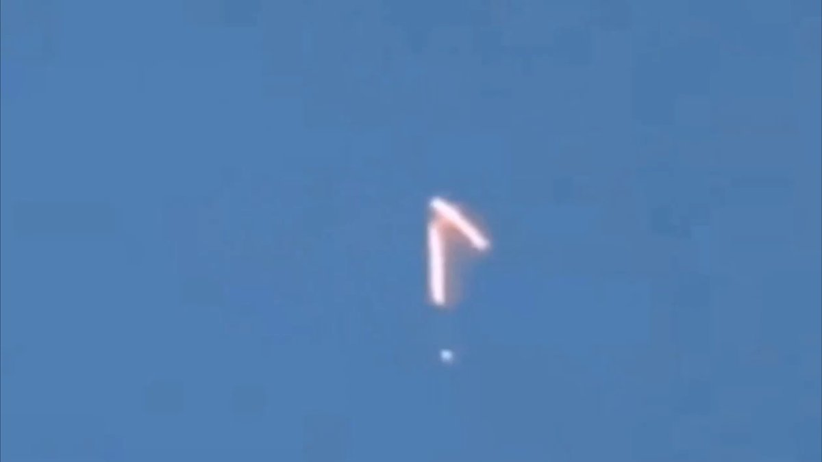 GiavedoniEric's tweet photo. Incredible! 2 Snake Objects Ejects Orb Captured Over Trenton, Nov 4, 2020
https://t.co/i7VpcdeSrc
#mystery #NASAExpeditions #UFO #cnn #guardian #Independent #HISTORY #HistoryBlueBook #DailyMirror #Daily_Express #FoxNews #LeHuffPost #9NEWS #BBCWorld #NASAspitzer #StayAtHome https://t.co/KDd48xXzHJ