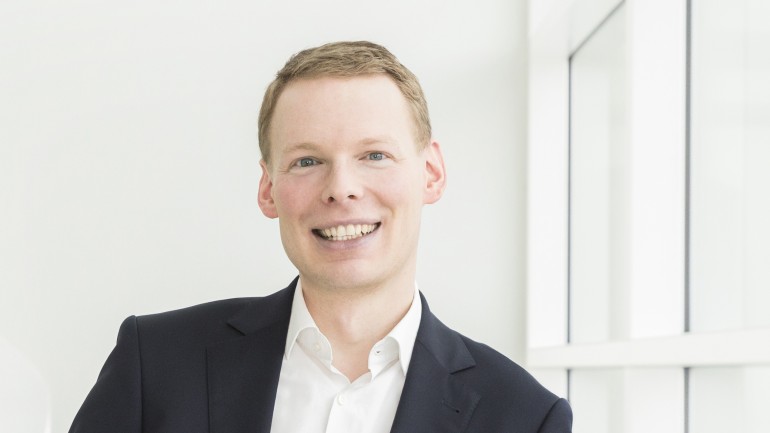 Bertelsmann_com's tweet photo. Rolf Hellermann appointed as new CFO of Bertelsmann by the Bertelsmann Supervisory Board. Bernd Hirsch resigns from Executive Board at his own request.  https://t.co/xpll7LID4u, https://t.co/f6ZNZXhH33