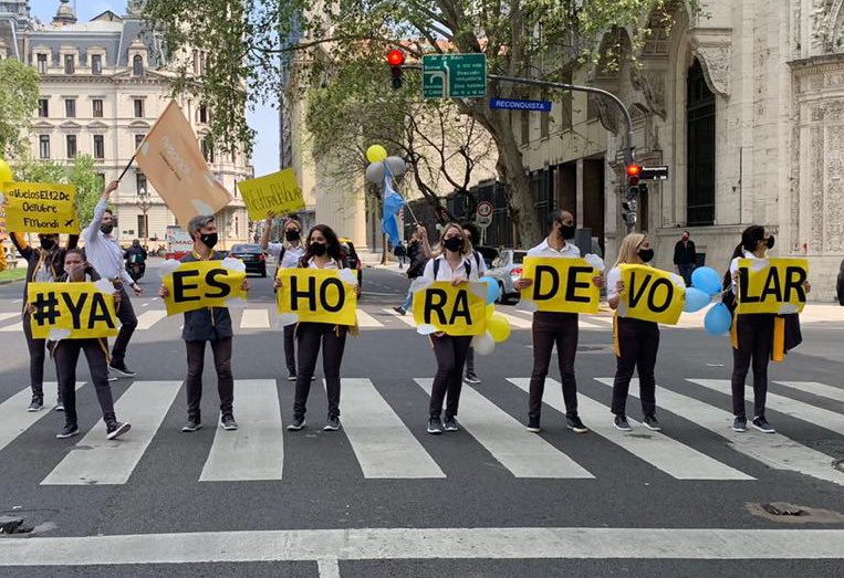 TFlybondi's tweet photo. ¡Feliz día de la Aviación Civil! Especialmente a todos los trabajadores aeronáuticos que luchan día a día para que esta hermosa actividad sea accesible a todos.

#YaEsHoraDeVolar
#BastaDeIndefiniciones
#NoAlCierreDeElPalomar https://t.co/romgfmGC6A