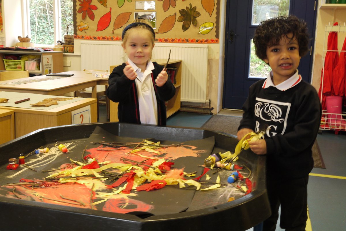 BelmontGrosveno's tweet photo. Over in our #PreReception class pupils are loving making their own #fireworks using playdoh and coloured matchsticks while sticks, crepe and tissue paper have helped create the perfect indoor #BonfireNight2020 activity #learning #learningisfun #inspiringpupils #imagination https://t.co/RijBhnmYIq