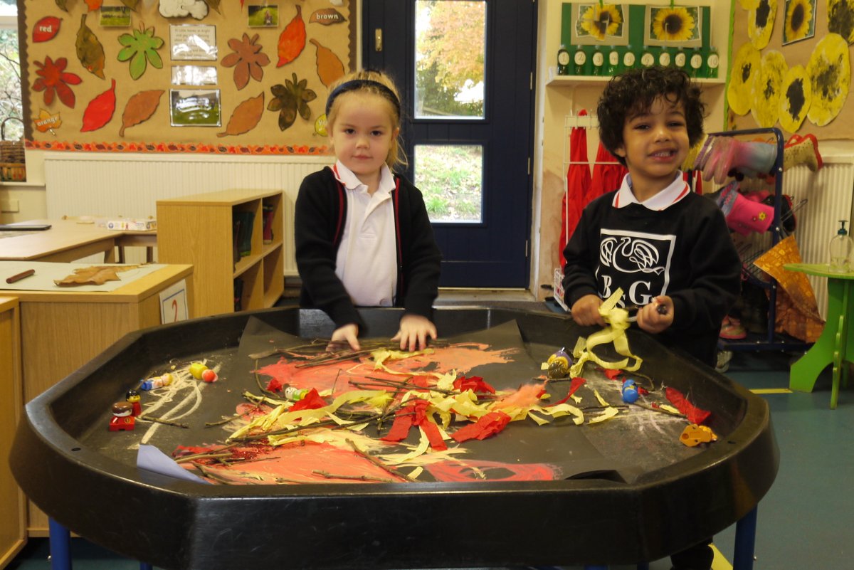 BelmontGrosveno's tweet photo. Over in our #PreReception class pupils are loving making their own #fireworks using playdoh and coloured matchsticks while sticks, crepe and tissue paper have helped create the perfect indoor #BonfireNight2020 activity #learning #learningisfun #inspiringpupils #imagination https://t.co/RijBhnmYIq