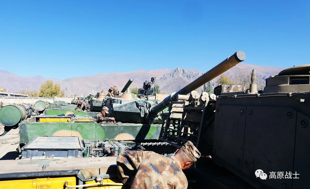 TheDeadDistrict's tweet image. PLA's Type-15 tank and it's integrated powerpack.
#PLA #China #type15